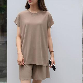 Set: Round-neck Slit-side T-shirt + Band-waist Shorts