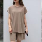 Set: Round-neck Slit-side T-shirt + Band-waist Shorts