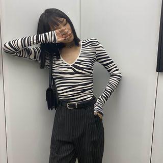 V Neck Printed Zebra Long-sleeve Top