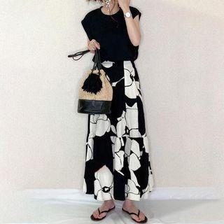 Set: Sleeveless Top + Floral Maxi Skirt Top - Black - One Size / Skirt - Floral Patterned - Black - One Size