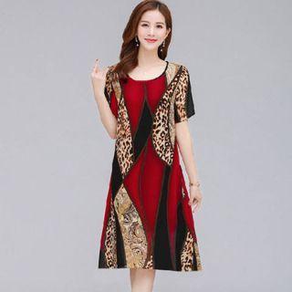 Short-sleeve Irregular Print Midi A-line Dress / Undershorts