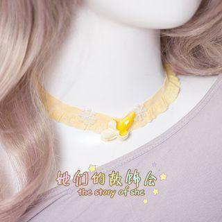 Banana-accent Choker