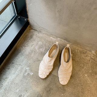 Round-toe Shirred Loafers