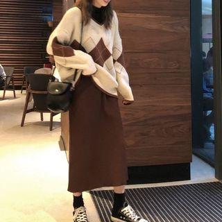 V-neck Argyle Pattern Sweater / Slit Midi Skirt