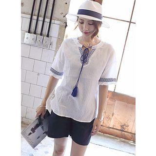 Contrast-trim Tassel-accent Blouse