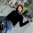 Round-neck Patented Crop Sweater