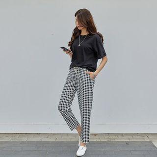 Set: Round-neck T-shirt + Gingham Pants Black - One Size