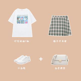 Printed Elbow-sleeve T-shirt / Plaid Mini A-line Skirt