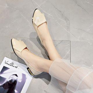 Pointed-toe Flats