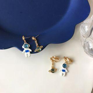 Astronaut Planet Asymmetrical Alloy Dangle Earring