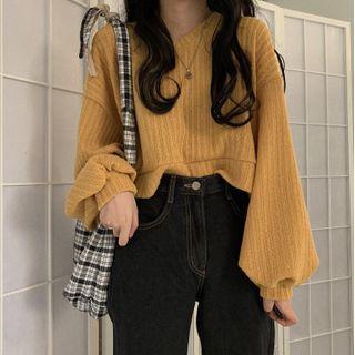Long-sleeve V-neck Knit Cropped Top