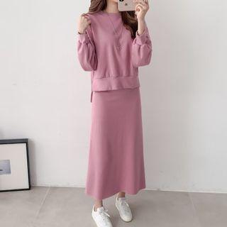 Set: Dip-back Sweatshirt + Band-waist Maxi Skirt
