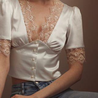 Short Sleeve Lace Panel V-neck Cropped Blouse