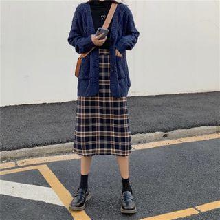 Plain Knit Cardigan / Plaid A-line Skirt