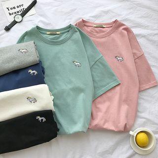 Elbow-sleeve Horse Embroidered T-shirt