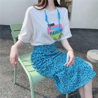 Short-sleeve Print T-shirt / Leopard Midi A-line Skirt