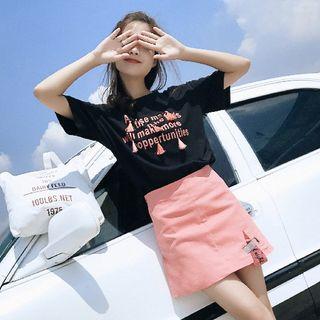 Set: Short-sleeve Letter T-shirt + Mini Skirt