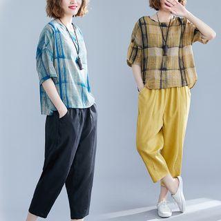 Set : Round-neck Short-sleeve Plaid T Shirt + Capri Pants