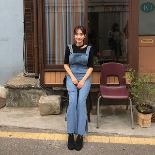 Deep-slit Straight-cut Suspender Jeans