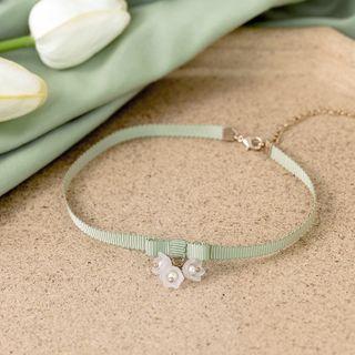 Floral Pendant Choker Green & White - One Size