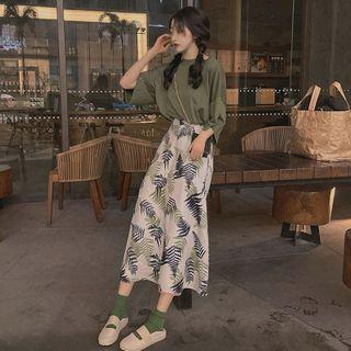 Elbow-sleeve Plain T-shirt / Leaf Print A-line Midi Skirt