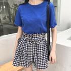 Set: Plain Short-sleeve T-shirt + Gingham Shorts