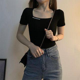 Short-sleeve Square-neck Lettering Top