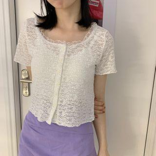 Short-sleeve Lace Buttoned Crop Top