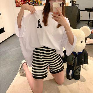 Lettering 3/4-sleeve T-shirt / Striped Shorts