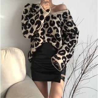 Leopard Print Sweater / Cut-out Faux Leather Mini Pencil Skirt