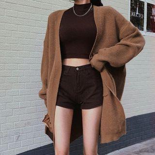 Semi High-neck Cropped Tank Top / Plain High-waist Hot Pants / Pocket-detail Long-sleeve Knit Maxi Jacket