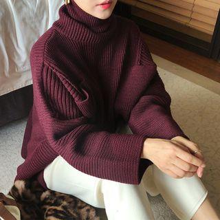 Turtle-neck Dip-back Wool Blend Top