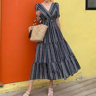 Short-sleeve V-neck Pattern Dress