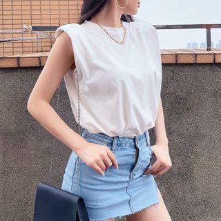 Padded-shoulder Sleeveless T-shirt