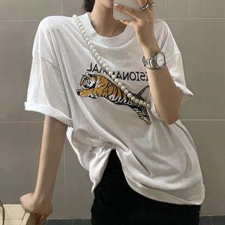 Oversize Short-sleeve Lettering Printed T-shirt / High-waist Plain Skirt