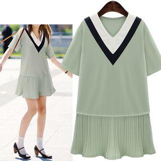 V-neck Accordion Hem Short-sleeve Dress