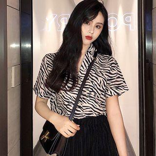 Zebra Patterned Short Sleeve Shirt / Pleated Skirt