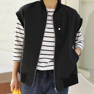 Sleeveless Flared Windbreaker