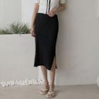 Slit-side Long Ribbed Knit Skirt