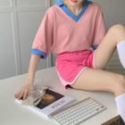 Short-sleeve V-neck Two-tone Top / Two-tone Shorts