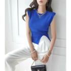 Sleeveless Knit Top With Necklace