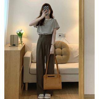 Striped T-shirt / Loose Fit Sweatpants