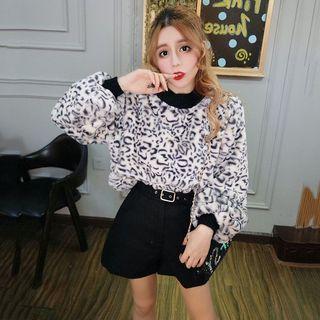 Set: Leopard Print Sweatshirt + Wide-leg Shorts