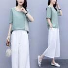 Set: Short Sleeve Scoop Neck Two Tone T-shirt + Plain Wide-leg Crop Pants