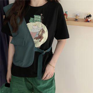 Set: Short-sleeve Cartoon Print T-shirt + Asymmetrical Buckled Vest