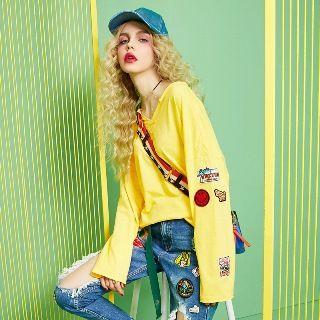 Long-sleeve V-neck Applique T-shirt