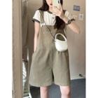 Short-sleeve Contrast Trim T-shirt / Pocket Detail Jumper Shorts