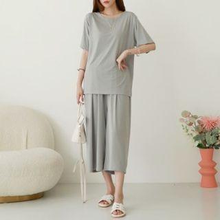 Boxy T-shirt & Crop Pants Set