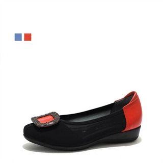Color-block Buckled Low-heel Pumps
