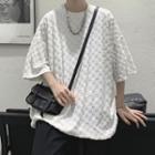 Elbow Sleeve Embossed Check T-shirt